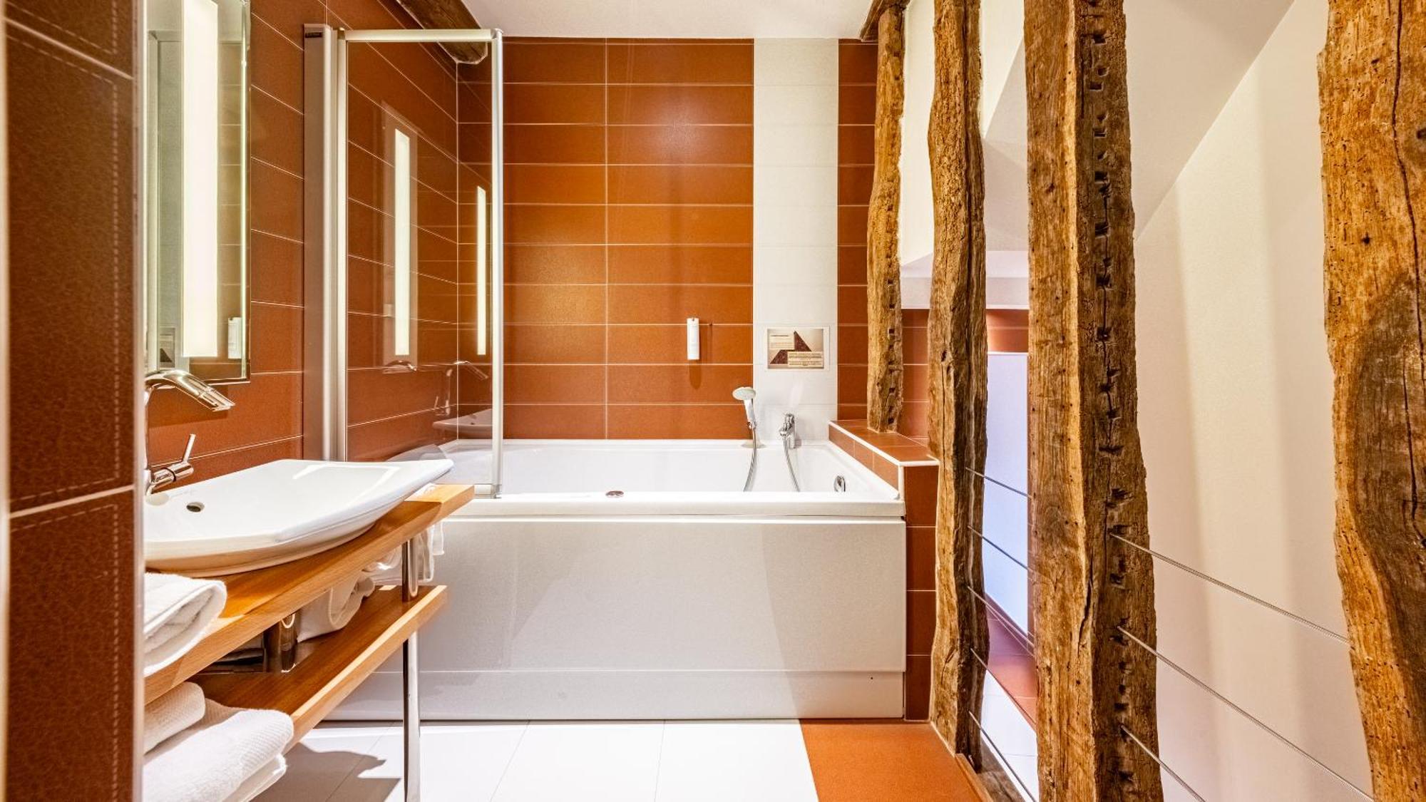 Relais De La Cote D'or 3*
